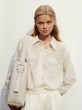 H&M Vanilla Cream Textured Long-Sleeve Button-Down Shirt MEDIUM